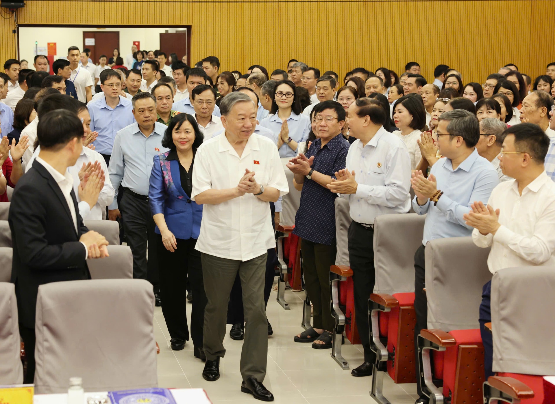Tổng Bí thư Tô Lâm gợi ý Hà Nội hỗ trợ miễn phí bữa trưa tại trường cho học sinh Tiểu học, THCS