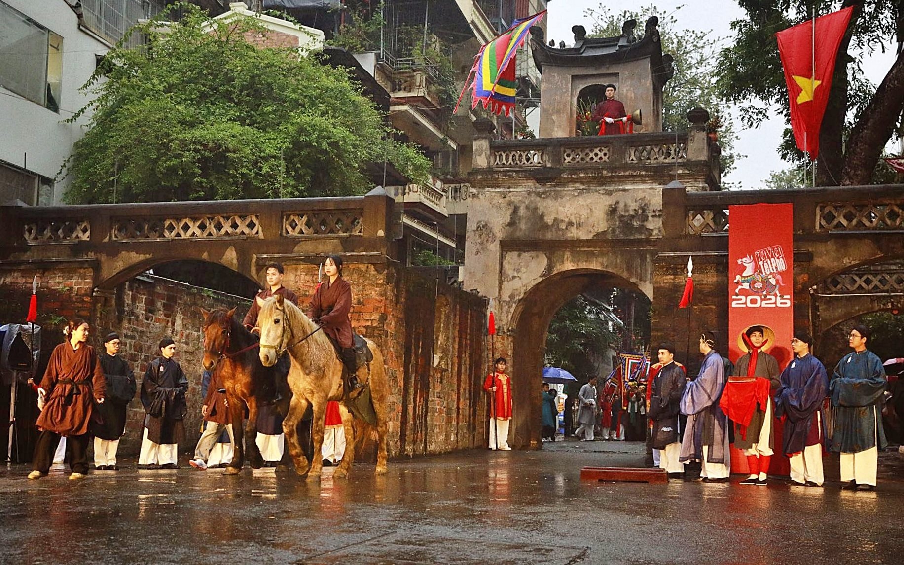 Hà Nội "bội thu" khách du lịch dịp nghỉ Tết Nguyên đán Bính Ngọ