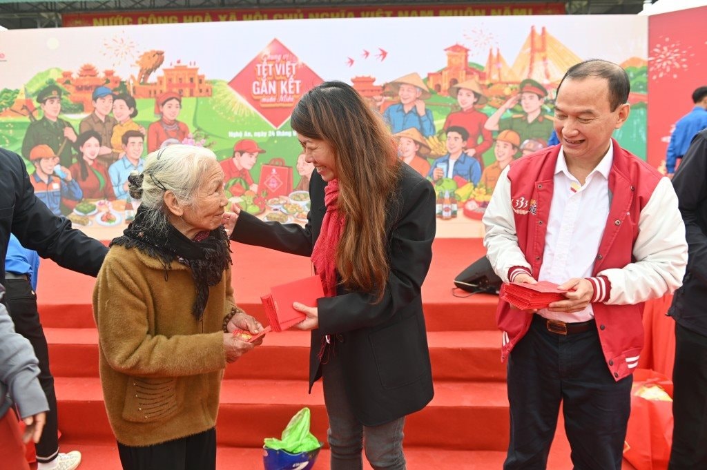 Rộn ràng “vị Tết” gắn kết tại sự kiện cộng đồng Chung vị Tết Việt