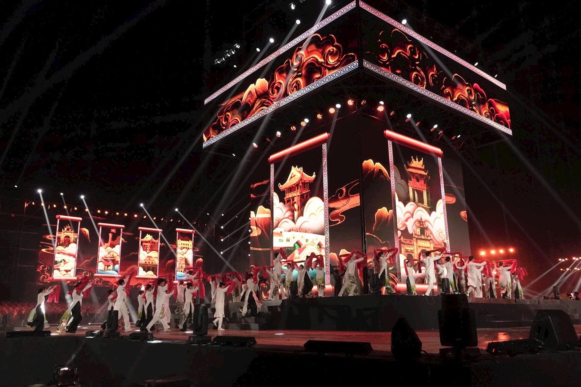 Văn hóa đặt ngang tầm với kinh tế, chính trị, xã hội trong chiến lược phát triển Hà Nội