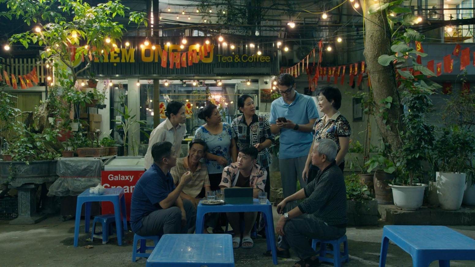 Phim “Dưới ô cửa sáng đèn": Gợi nhớ những khu tập thể cũ của Hà Nội