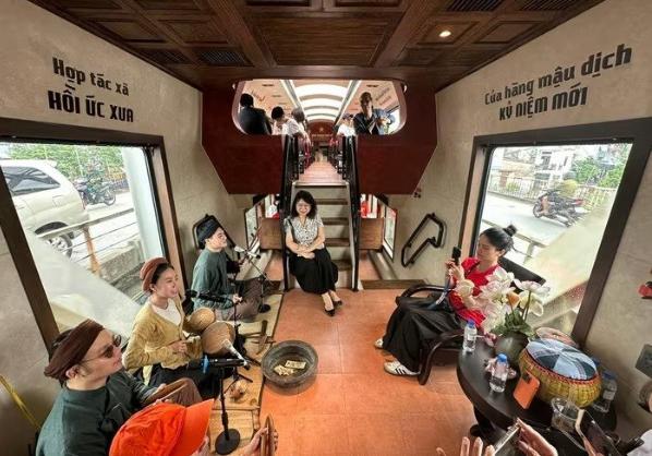 Tuyến tàu "Hà Nội 5 Cửa Ô" - Cầu nối di sản Thăng Long đến miền quê quan họ